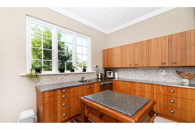 Photo of property in 17 Rhodes Street, Waimate, 7924