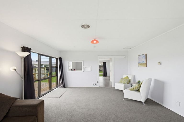 Photo of property in 4 Ashton Terrace, Castlecliff, Whanganui, 4501