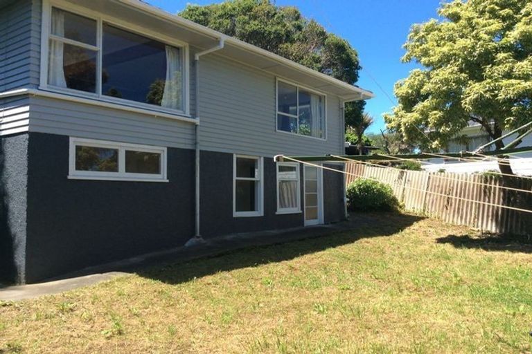 Photo of property in 71 Chivalry Road, Glenfield, Auckland, 0629