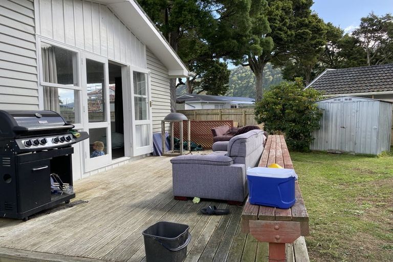 Photo of property in 6 Moehau Grove, Trentham, Upper Hutt, 5018