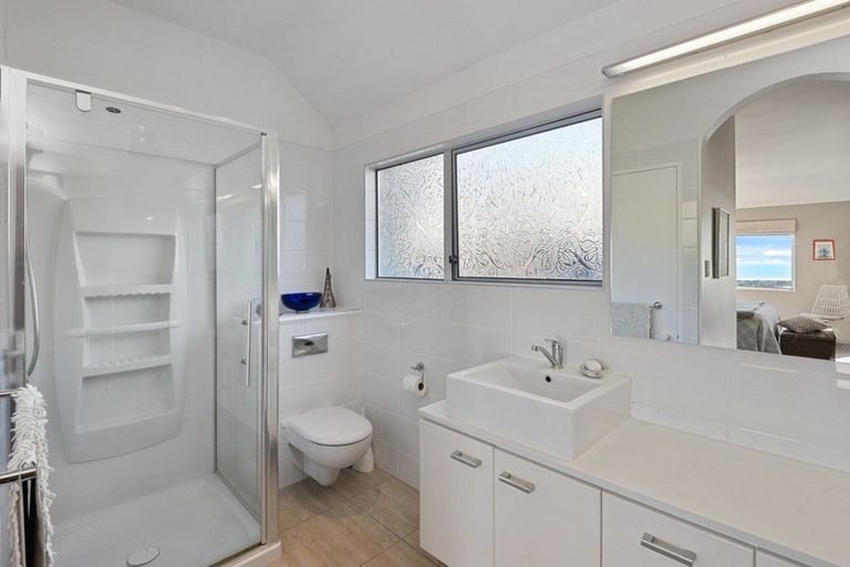 Photo of property in 2/112a Moncks Spur Road, Redcliffs, Christchurch, 8081