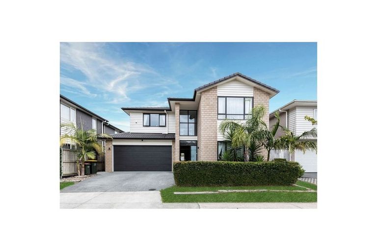Photo of property in 16 Ballindrait Drive, Flat Bush, Auckland, 2019