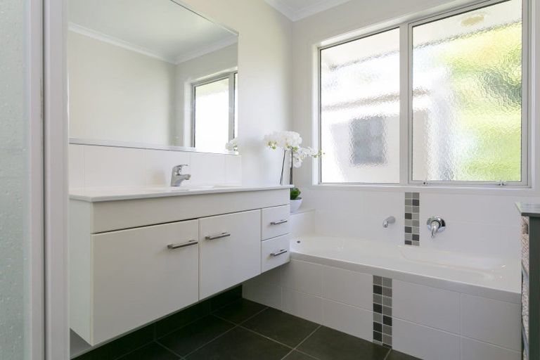 Photo of property in 10 Loloma Way, Wharewaka, Taupo, 3330