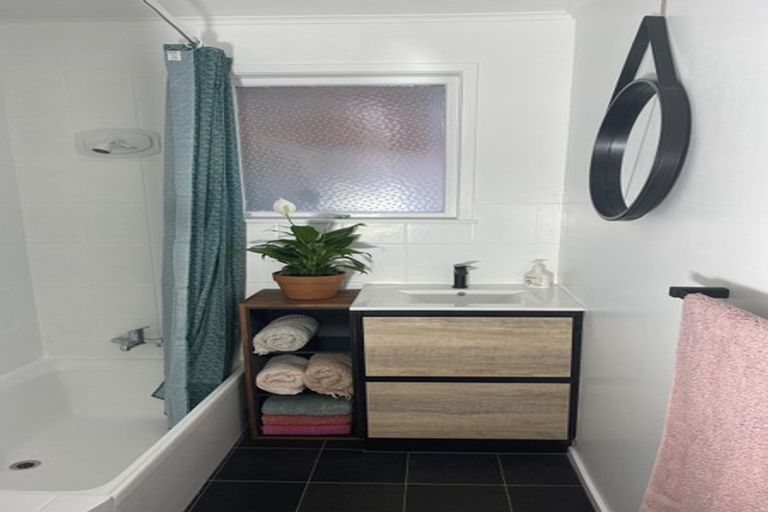 Photo of property in 25 Routley Drive, Glen Eden, Auckland, 0602