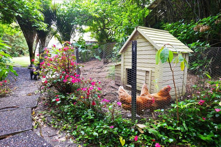 Photo of property in 77 Waima Crescent, Titirangi, Auckland, 0604