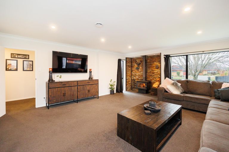 Photo of property in 28 Jefferson Crescent, Milson, Palmerston North, 4414