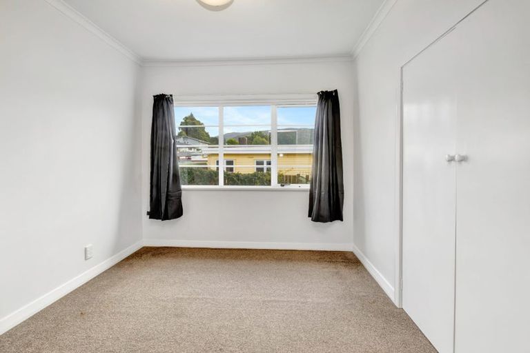 Photo of property in 48 Stokes Valley Road, Stokes Valley, Lower Hutt, 5019