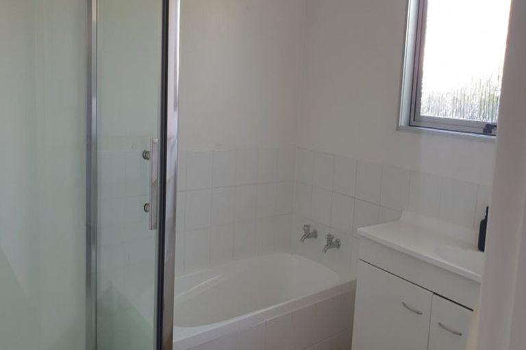 Photo of property in 2/51 Ambleside Drive, Burnside, Christchurch, 8053