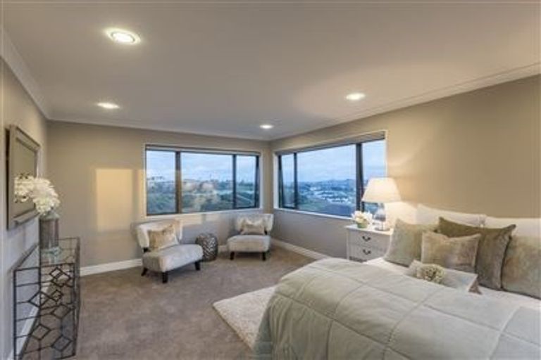 Photo of property in 5 Taraire Place, Orewa, 0931