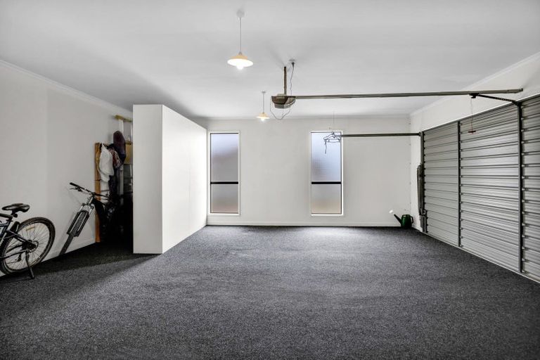 Photo of property in 3b Larsen Place, Merrilands, New Plymouth, 4312