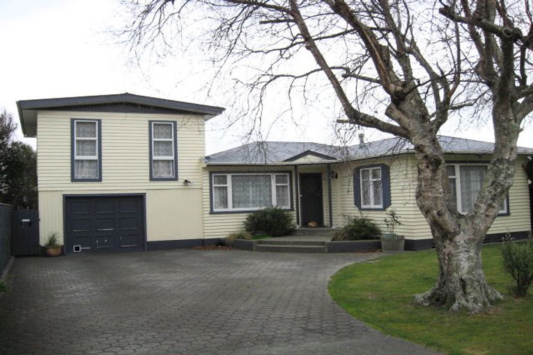 Photo of property in 3 Miles Crescent, Wainuiomata, Lower Hutt, 5014