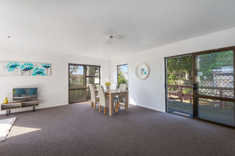 Photo of property in 3/41 Nikau Street, New Lynn, Auckland, 0600