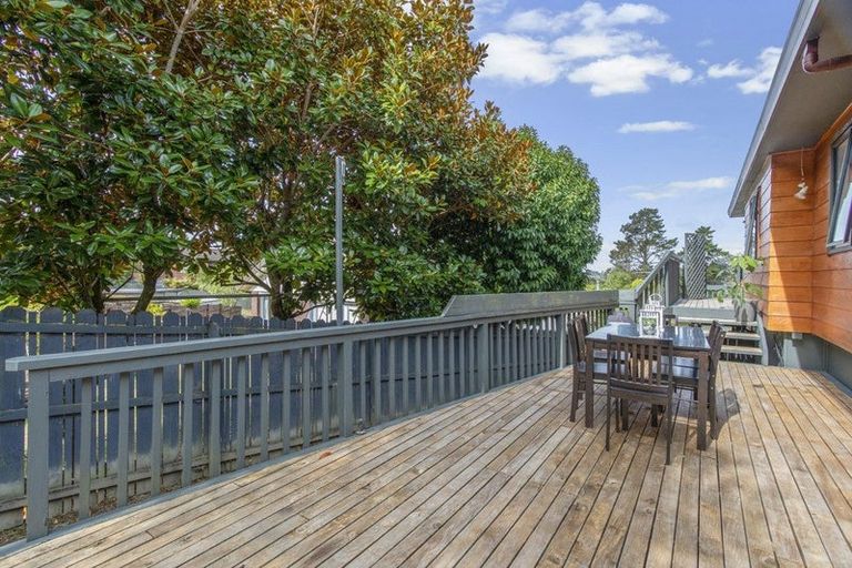 Photo of property in 3a John Webster Place, Glen Eden, Auckland, 0602