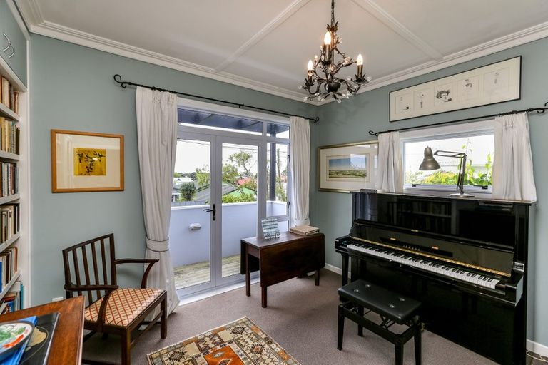 Photo of property in 207 Powderham Street, New Plymouth, 4310