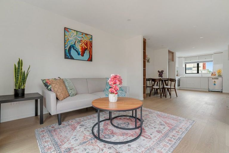 Photo of property in 4/32 Tapuwae Way, Mangere Bridge, 2022