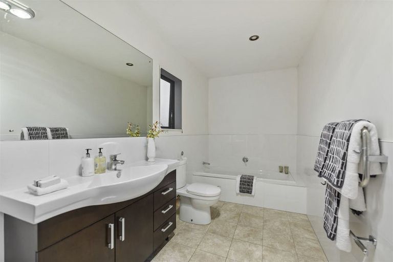 Photo of property in 209a Forrest Hill Road, Forrest Hill, Auckland, 0620