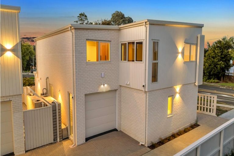 Photo of property in 318 Swanson Road, Henderson, Auckland, 0610