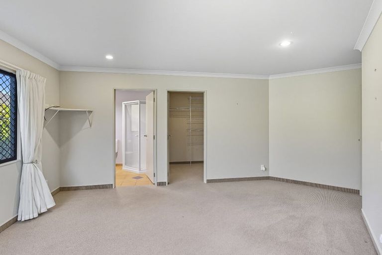 Photo of property in 2 Quadrant Heights, Paraparaumu, 5032