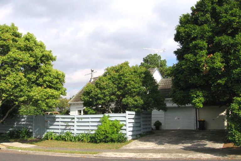 Photo of property in 1/5 Scarlock Avenue, Browns Bay, Auckland, 0630