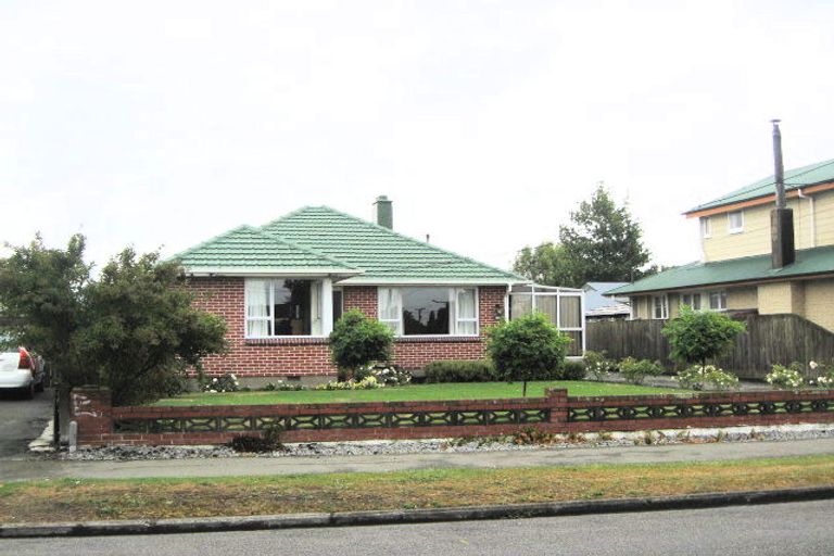 Photo of property in 155 Gayhurst Road, Dallington, Christchurch, 8061