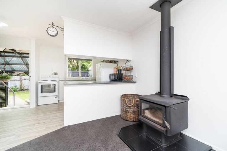 Photo of property in 5a Palliser Place, Milson, Palmerston North, 4414