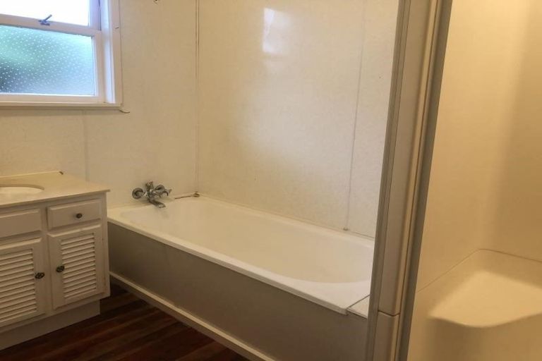 Photo of property in 1 Littler Place, Hamilton East, Hamilton, 3216