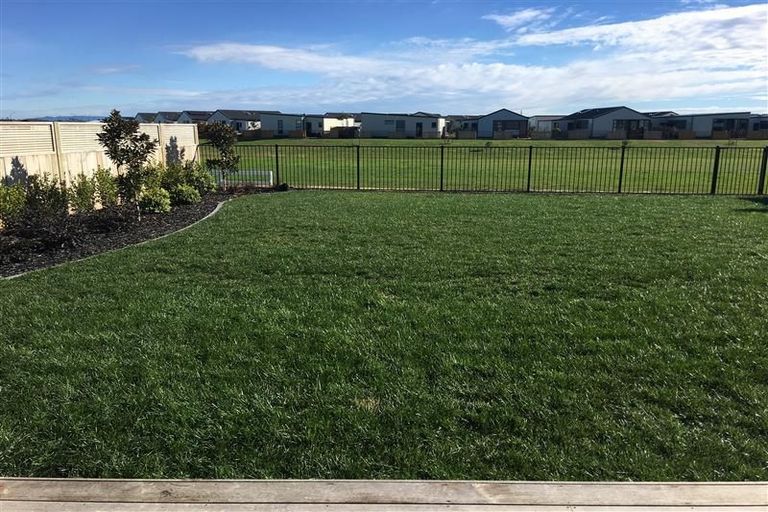 Photo of property in 33 Harding Drive, Papamoa Beach, Papamoa, 3118