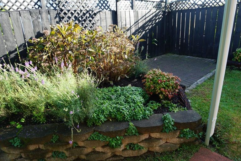 Photo of property in 1/70 Uxbridge Road, Mellons Bay, Auckland, 2014