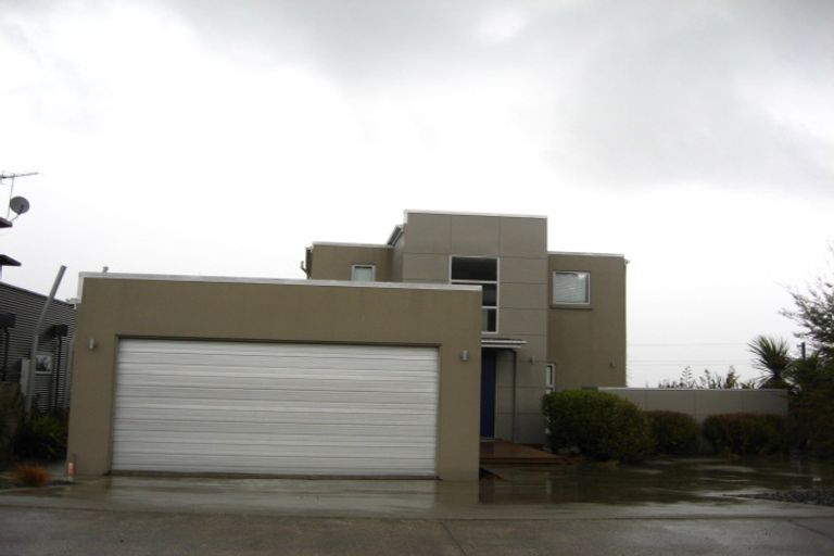 Photo of property in 14 Ranui Place, Moana, 7872