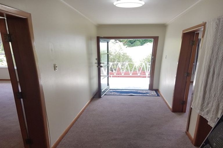 Photo of property in 2/16 Redwood Avenue, Tawa, Wellington, 5028