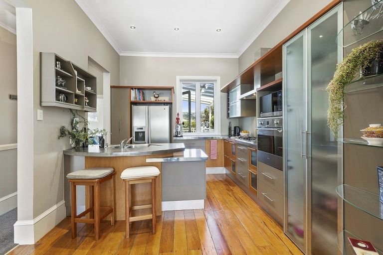 Photo of property in 82 Roxburgh Street, Mount Victoria, Wellington, 6011