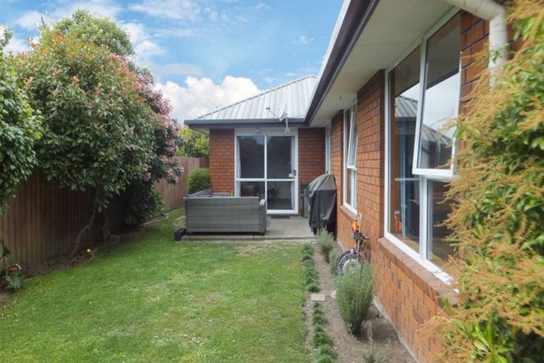 Photo of property in 1/5 Tuscany Place, Beckenham, Christchurch, 8023