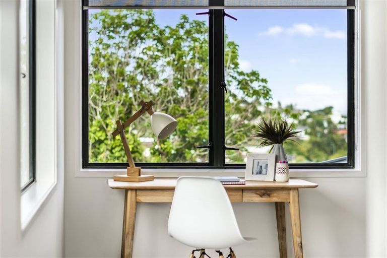 Photo of property in 21 Macnay Way, Murrays Bay, Auckland, 0630