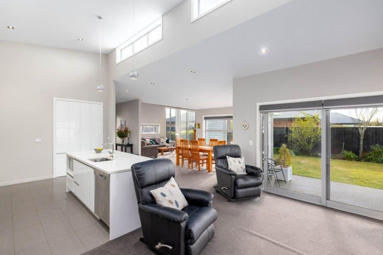 Photo of property in 52 Acacia Avenue, Rangiora, 7400