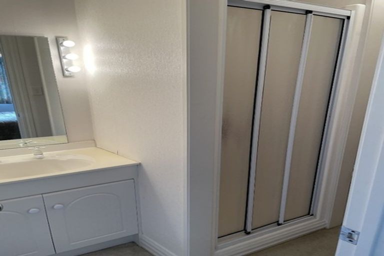 Photo of property in 2/24 Cherub Place, West Harbour, Auckland, 0618