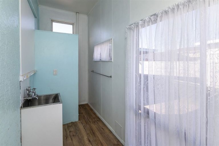 Photo of property in 46 Mako Mako Road, Levin, 5510