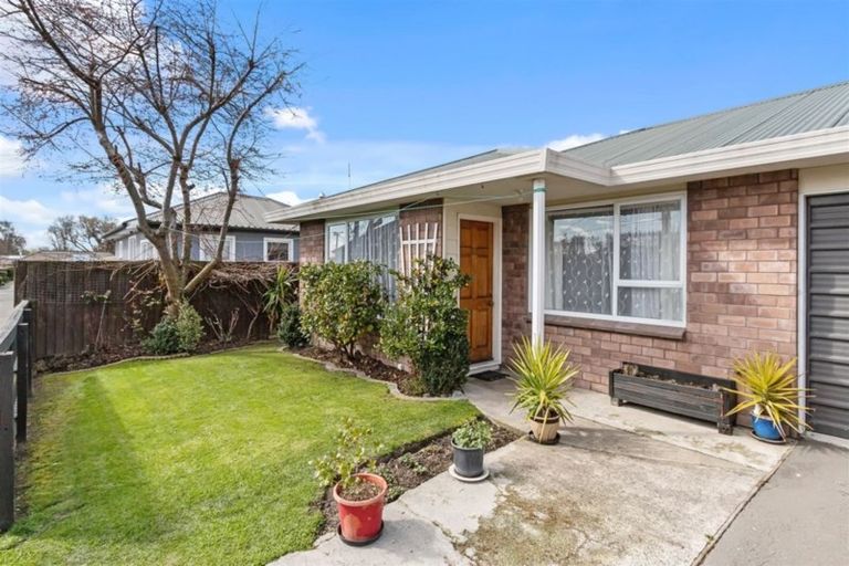 Photo of property in 2/38a Richill Street, Belfast, Christchurch, 8051