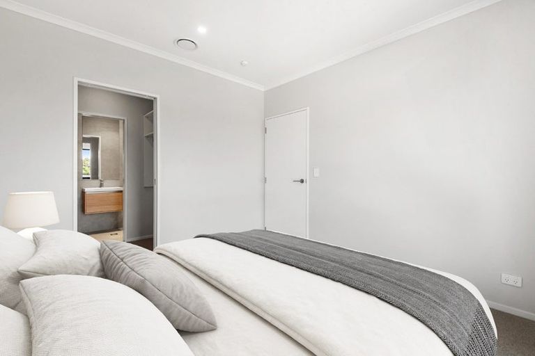 Photo of property in 8/7 Parapara Place, Albany, 0632
