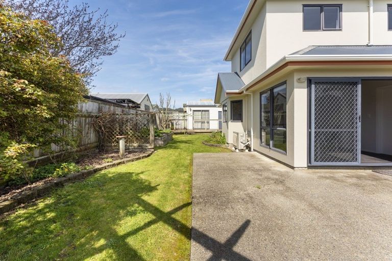 Photo of property in 22 Granville Street, Silverstream, Upper Hutt, 5019