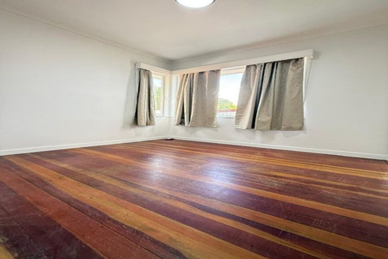 Photo of property in 42 Vera Road, Te Atatu South, Auckland, 0610