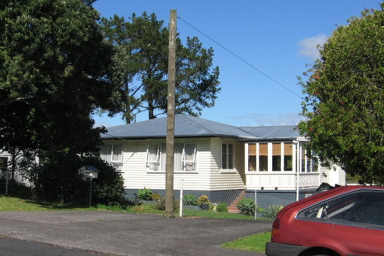 Photo of property in 12 Abbotleigh Avenue, Te Atatu Peninsula, Auckland, 0610