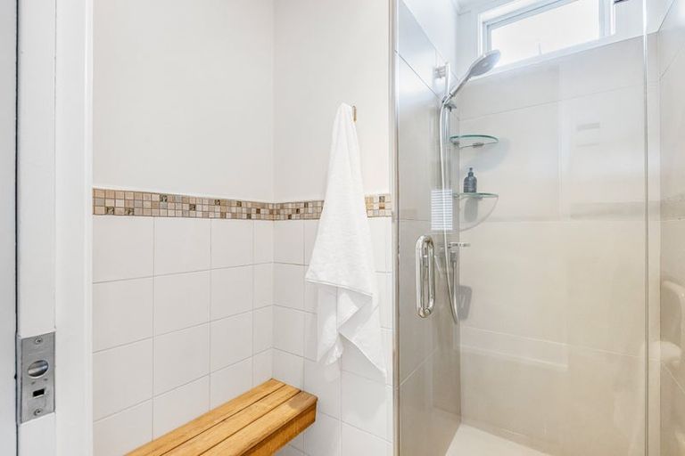 Photo of property in 16 Prestige Place, Castor Bay, Auckland, 0620