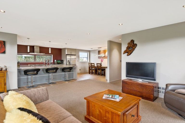 Photo of property in 28 Springwater Avenue, Northwood, Christchurch, 8051