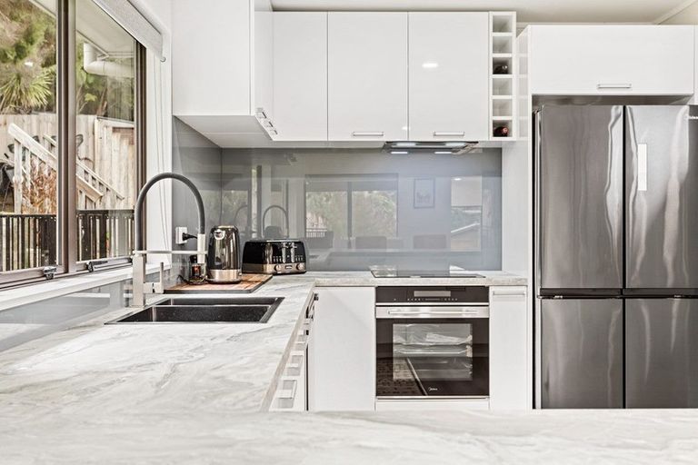 Photo of property in 9 Dee Place, Torbay, Auckland, 0630