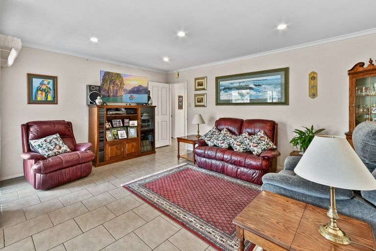 Photo of property in 15 Trossach Place, Wattle Downs, Auckland, 2103