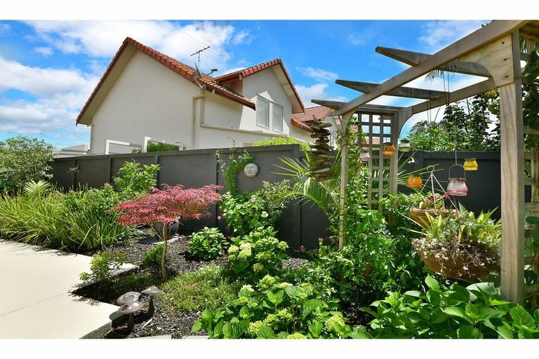 Photo of property in 16 Millennial Way, Orewa, 0931