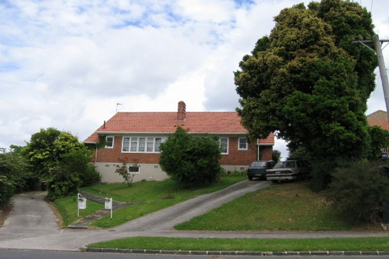 Photo of property in 70 Walmer Road, Point Chevalier, Auckland, 1022