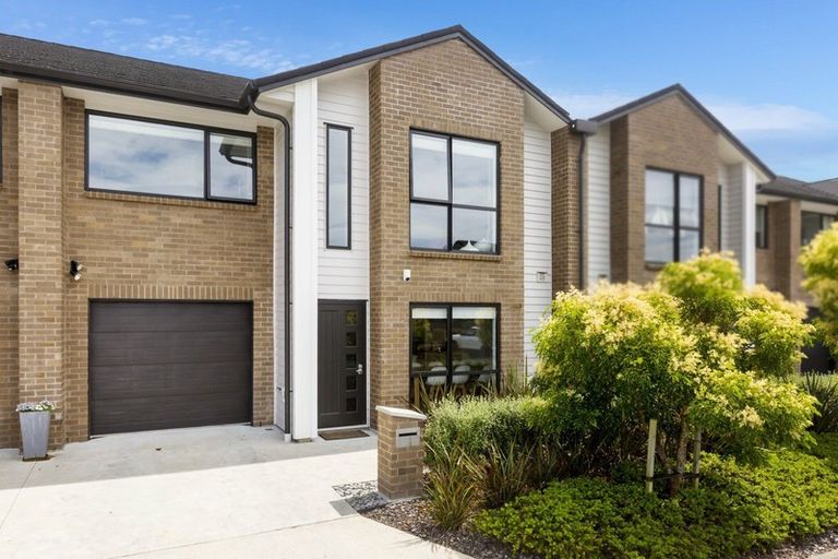 Photo of property in 11 Ashington Road, Silverstream, Upper Hutt, 5019