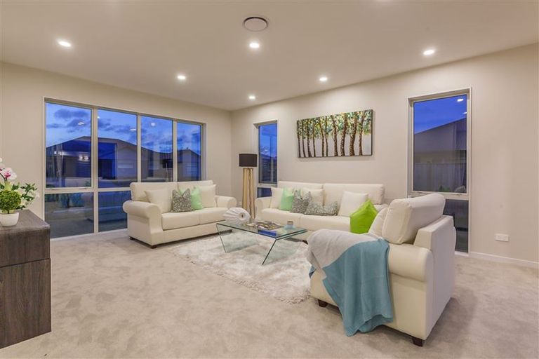 Photo of property in 9 Fred White Drive, Kumeu, 0810