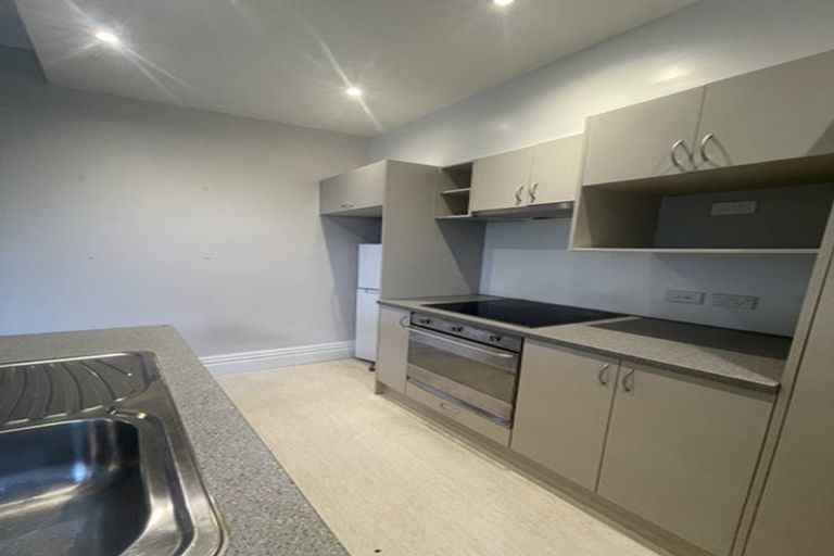 Photo of property in 152 Kelburn Parade, Kelburn, Wellington, 6012